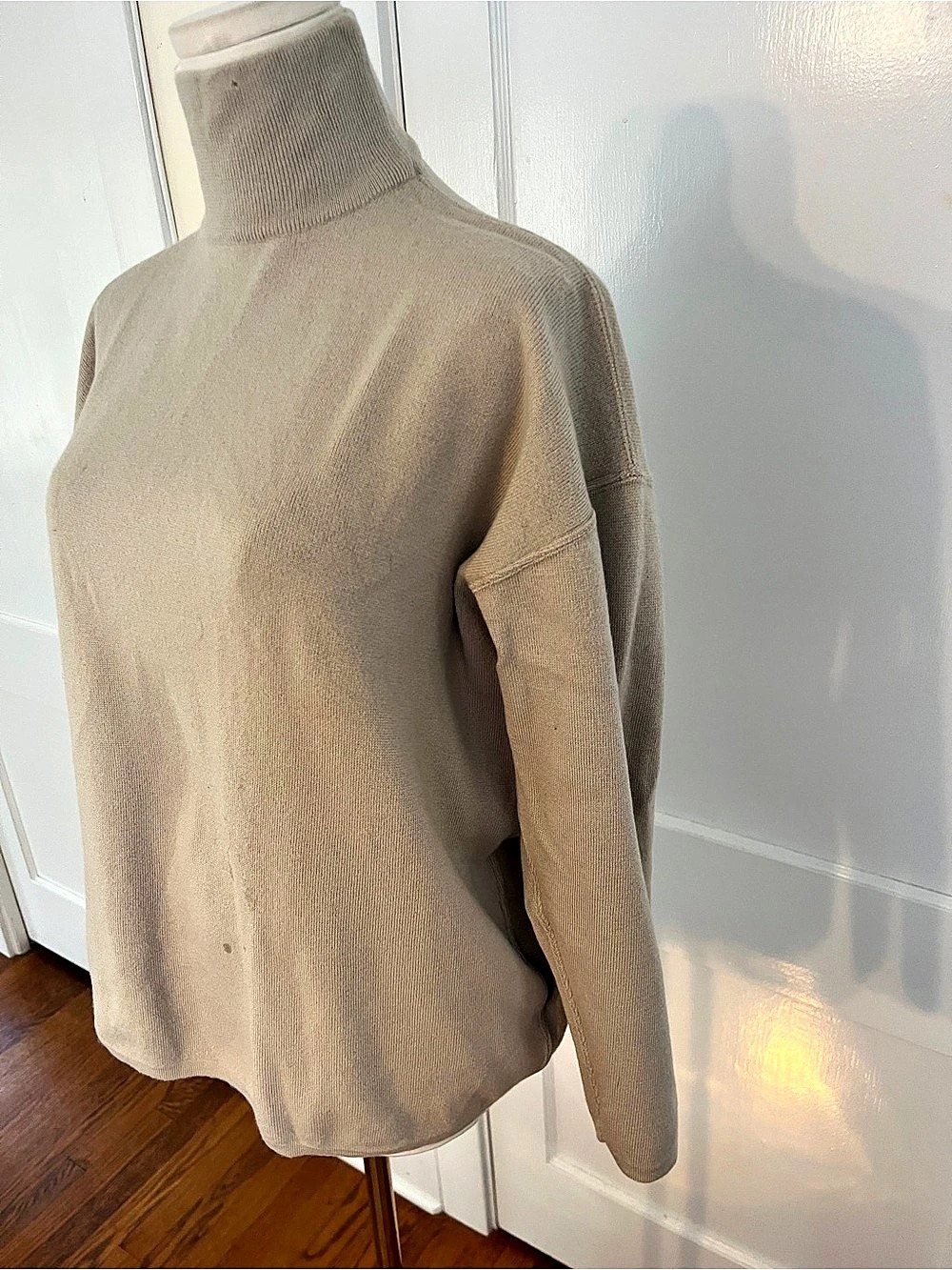 Calvin Klein Luxe Beige Turtleneck Sweater – Relaxed Minimalist Knit